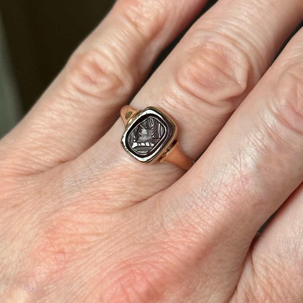 Antique Victorian 10k Gold and Sard Carved Intaglio Signet Ring 6.25 - Picture 8 of 15